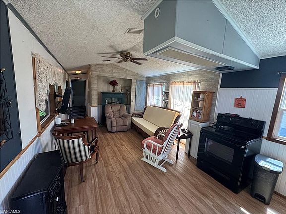3rd image of 3596 Unique CIR