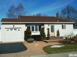 43 Lockwood Ave, Farmingdale, NY 11735