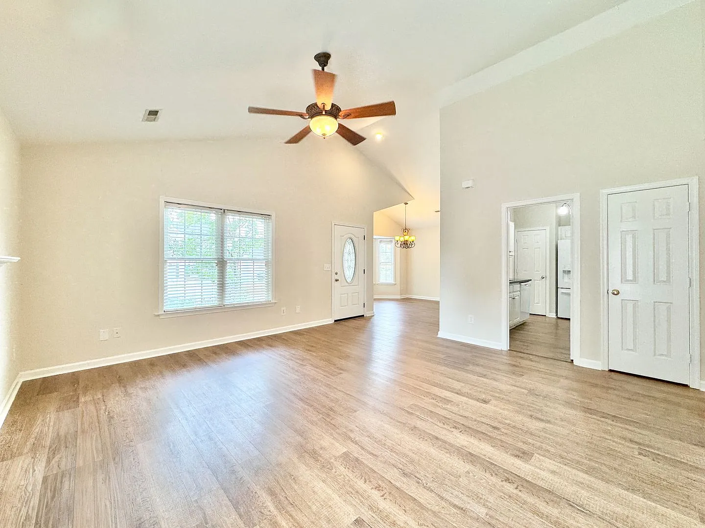 Adorable 3 Bedroom Home in High Point! — Photo 4