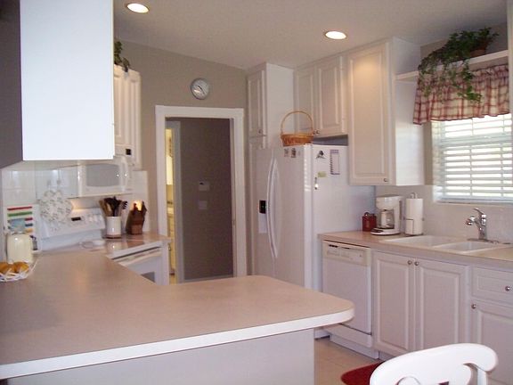 5th image of 9072 SE Retreat Dr