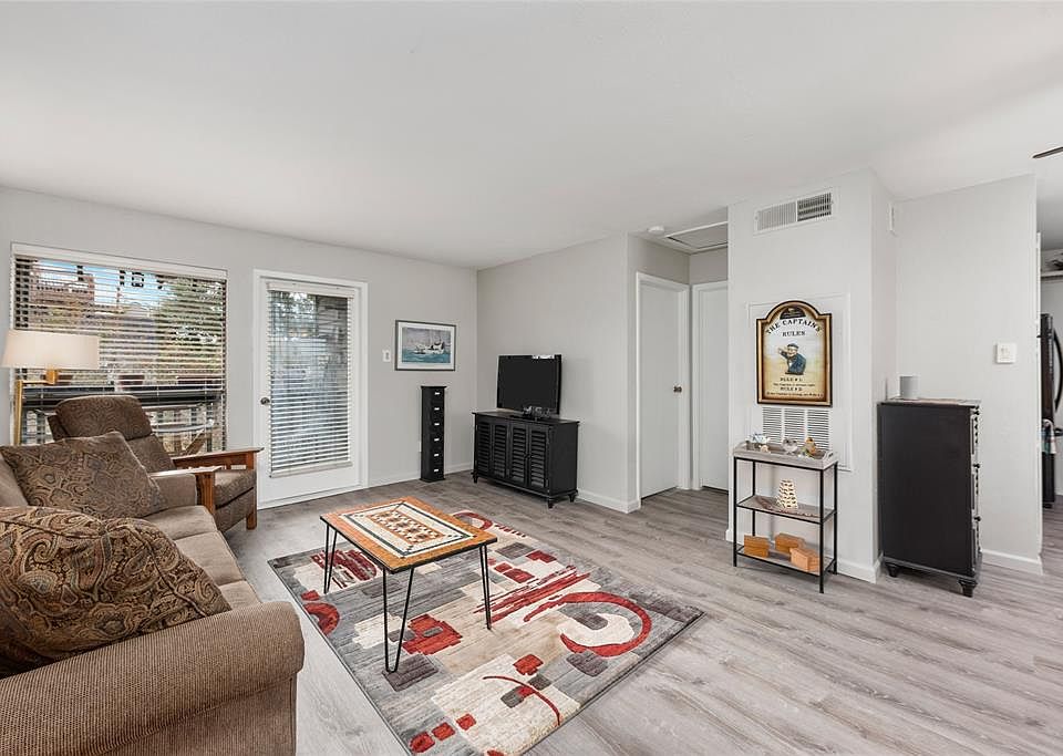 1st image of 101 Stratford St APT 206