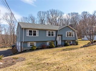 40 Booth Ter, Hamden, CT 06518