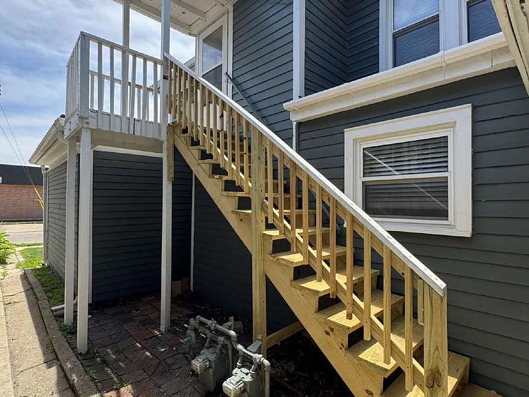110 E Superior St #UPPER — Photo 11