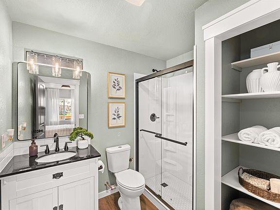 5th image of 210 S Dearborn Rd