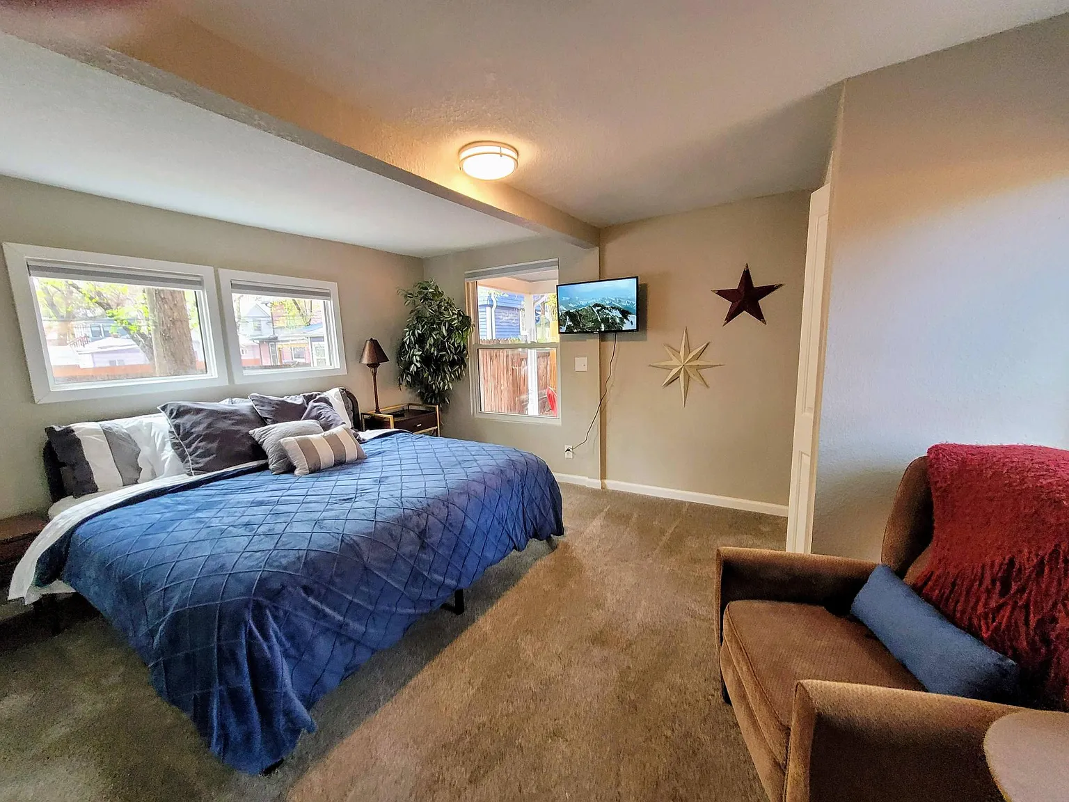 541 E Platte Ave — Photo 4