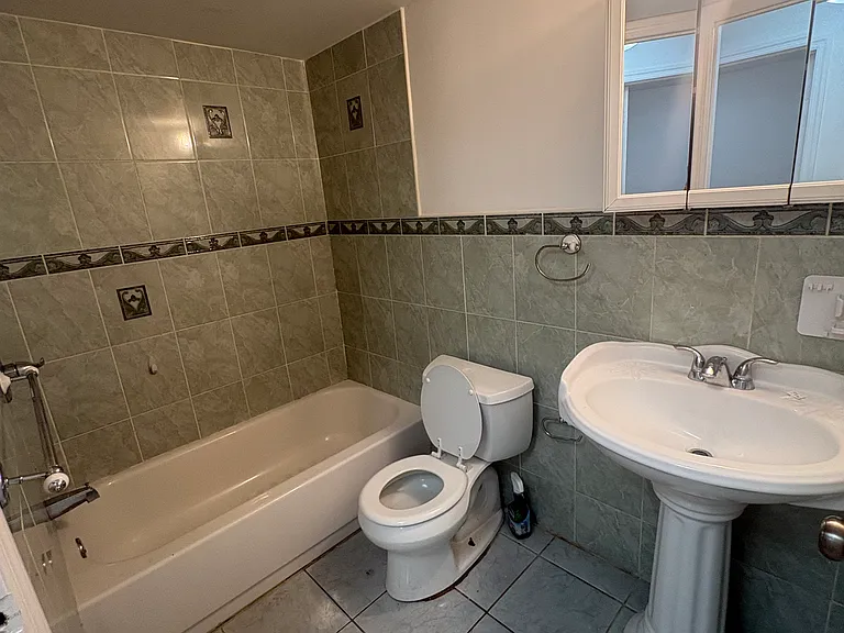 218 Danforth Ave #2 — Photo 11