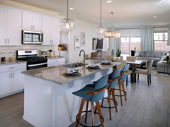 STAGED: Island Kitchen