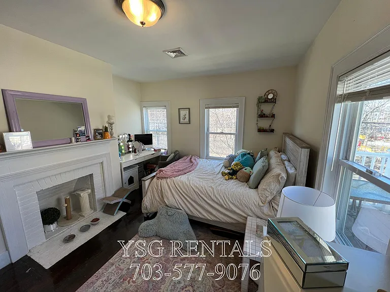 235 Everett St #235 — Photo 9