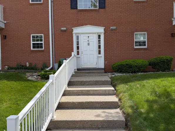 3333 Moores River Dr APT 712, Lansing, MI 48911