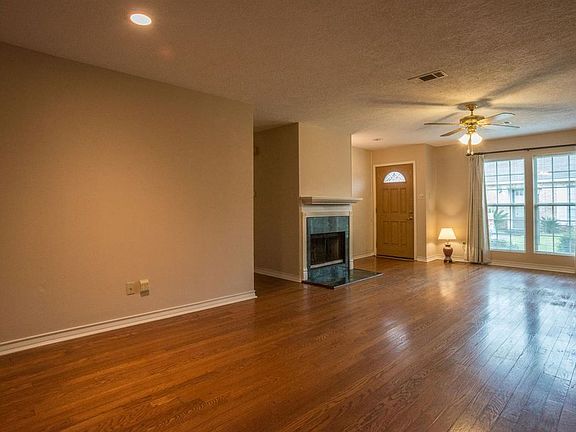 3rd image of 5885 Meadow Way