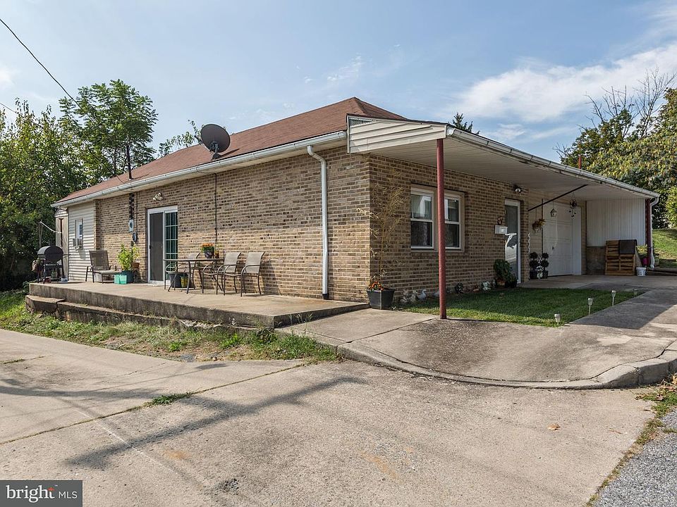 1st image of 311 W 1st St