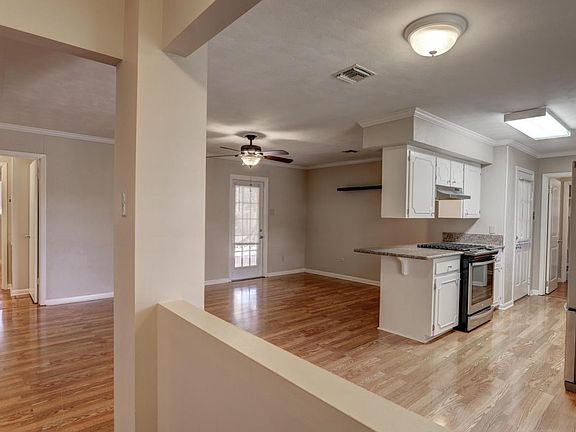 5th image of 217 Maplewood Dr