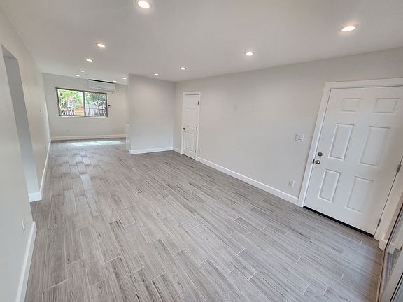 3rd image of 10845 White St APT 5