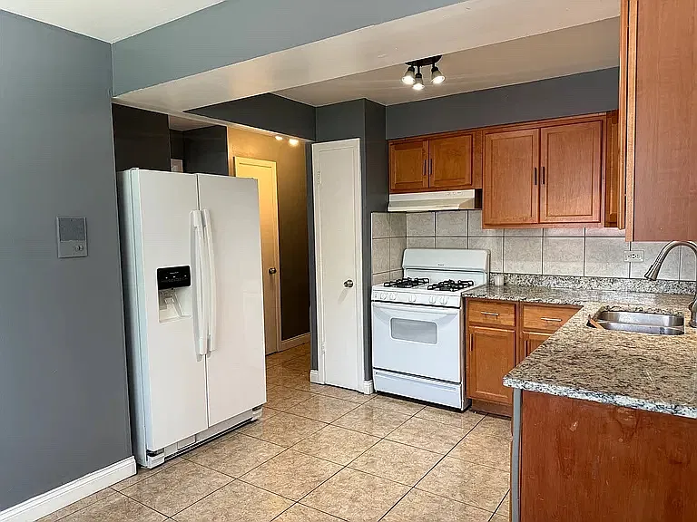 2 bed, 850 sqft, $1,500 — Photo 3