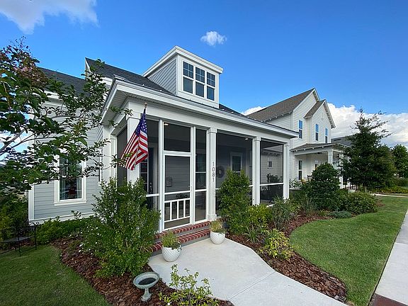 Screened in front porch