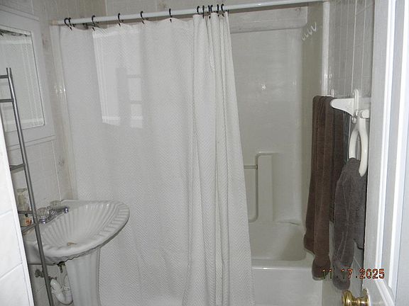 5th image of 214 Stearns Ave