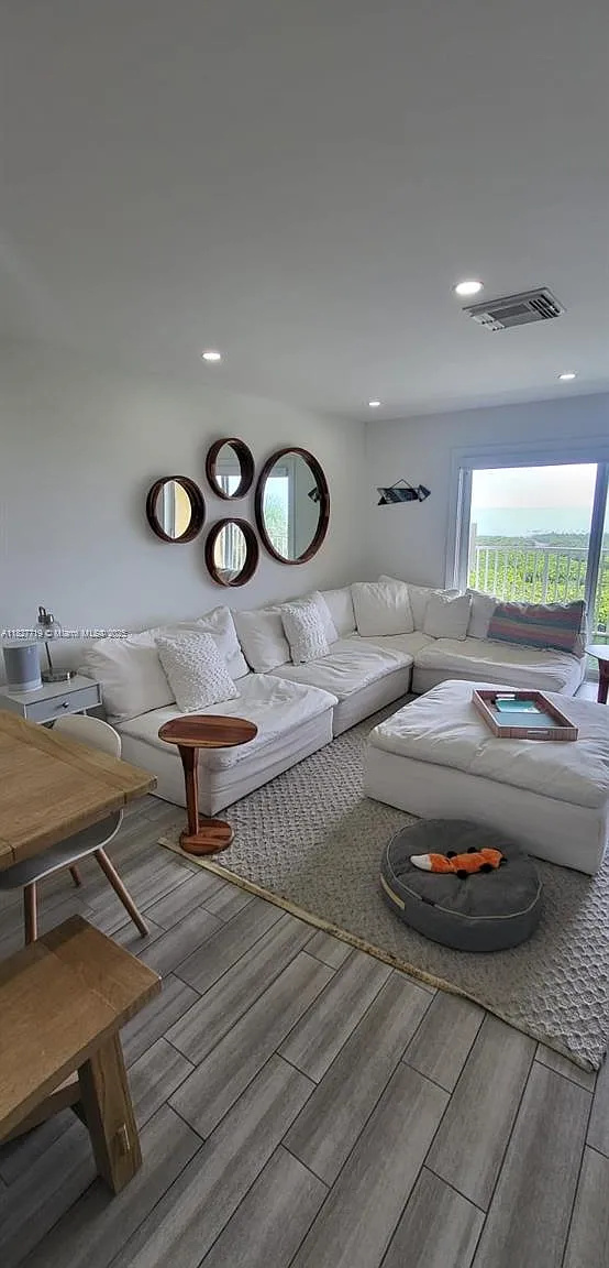 Beach Villas On Hutchinso — Photo 2