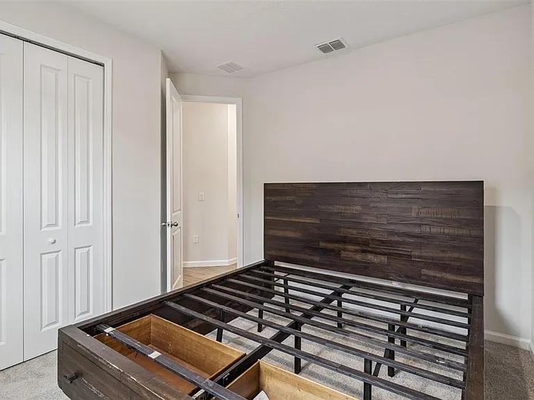 654 Heritage Square Dr — Photo 25