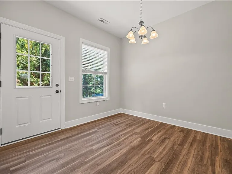 418 W Stevens St — Photo 3