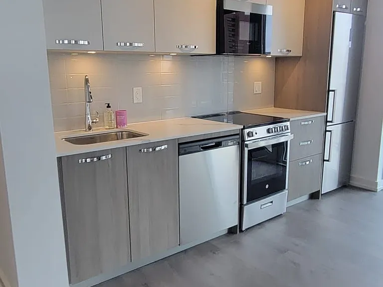 75 James St S #1202 — Photo 4