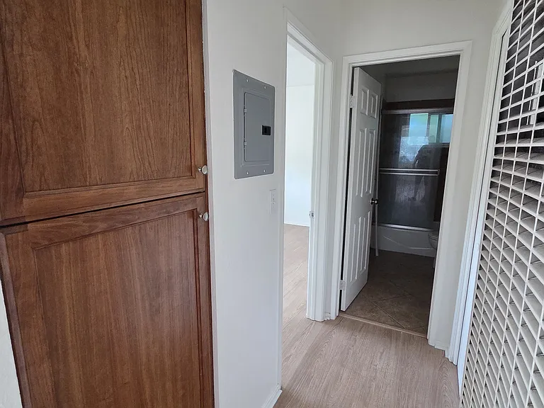 529 N Alfred St #6 — Photo 9