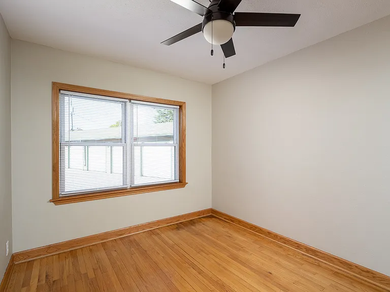 3388 S Kinnickinnic Ave — Photo 6