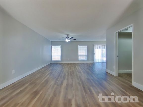 3rd image of 1128 W Hermosa Dr