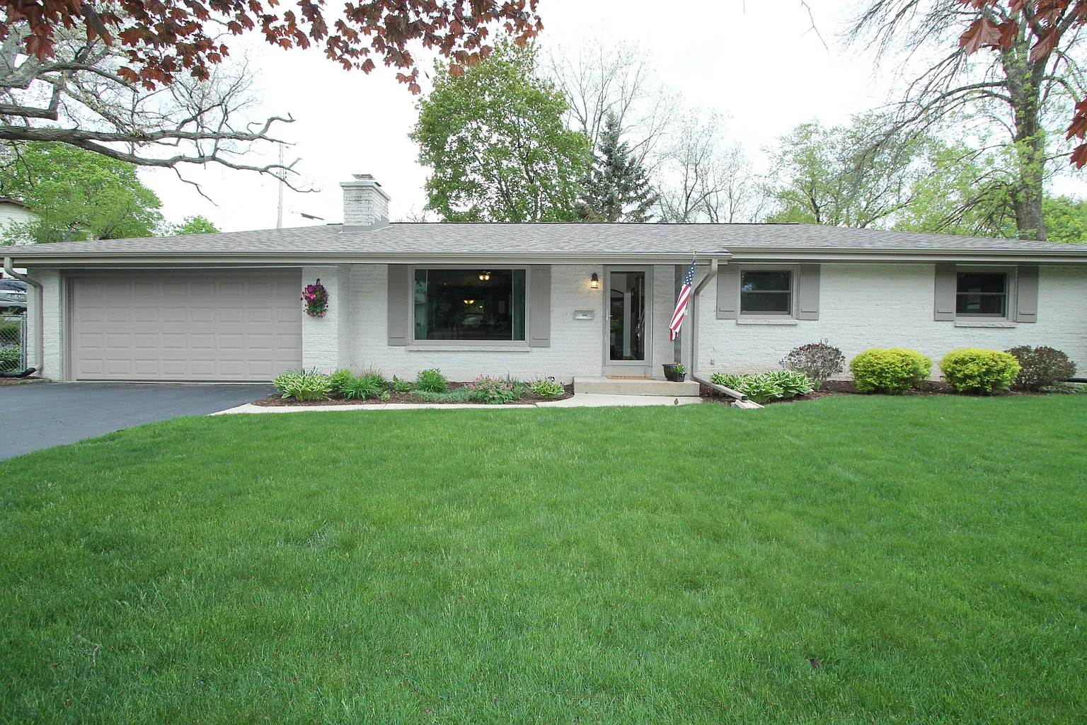 441 Lewis St photo 1