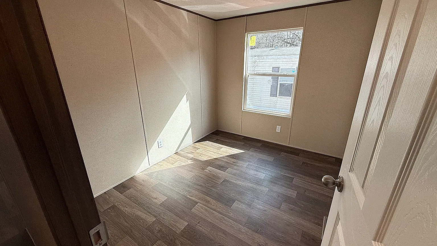 3 bed, 902 sqft, $1,100 — Photo 3