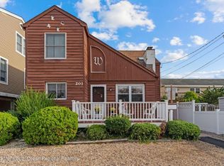 201 W 6th St, Ship Bottom, NJ 08008