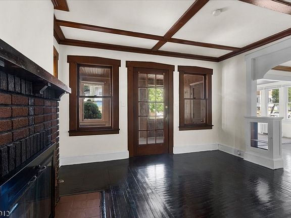 4th image of 191 Brown Ave