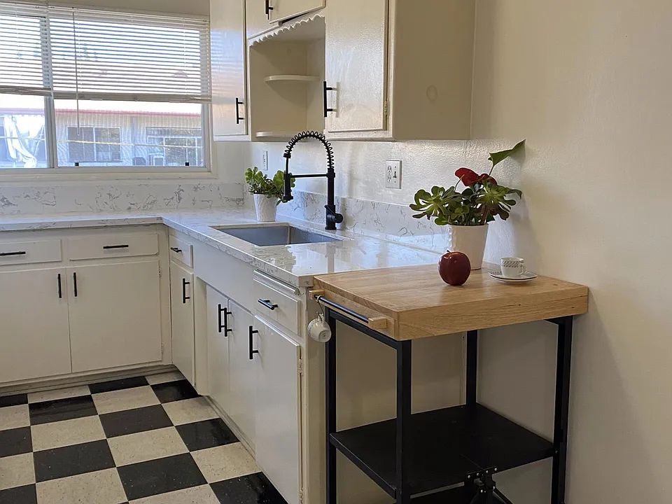 1173 N Curson Ave #9