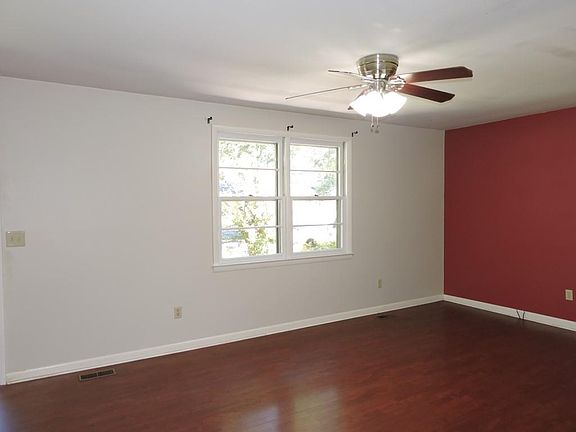 3rd image of 163 Stillwood Dr