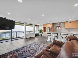 4 Horizon Rd APT 801, Fort Lee, NJ 07024