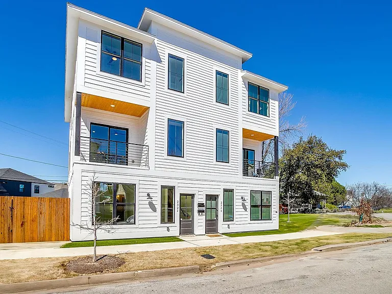 2333 Benbrook Blvd — Photo 1