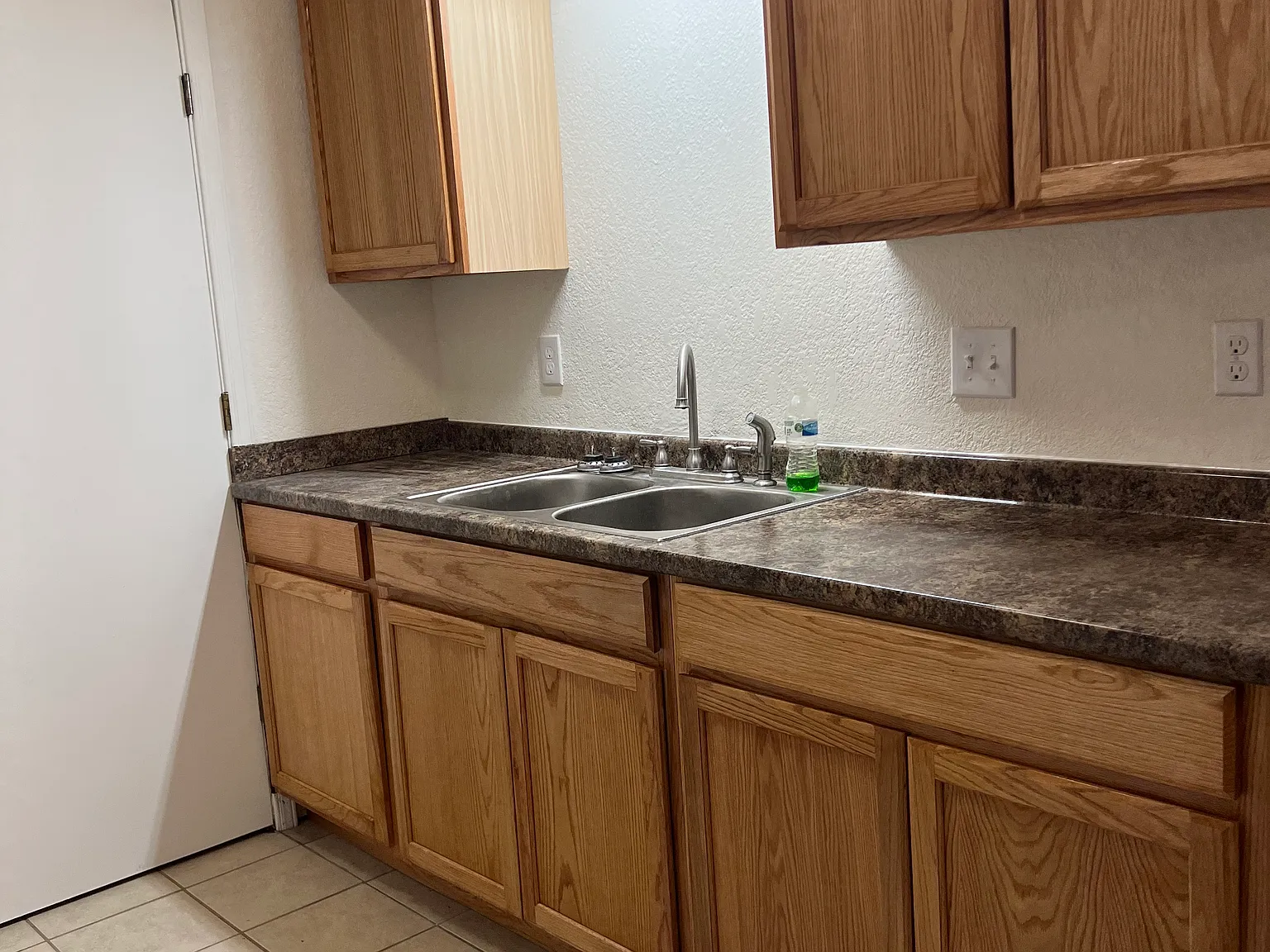 2 bed, $1,000 — Photo 2