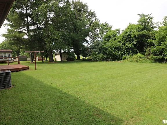 4th image of 1105 Meadowlark Dr