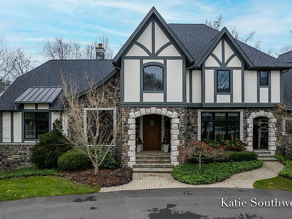 2nd image of 5742 Manchester Hills Dr SE