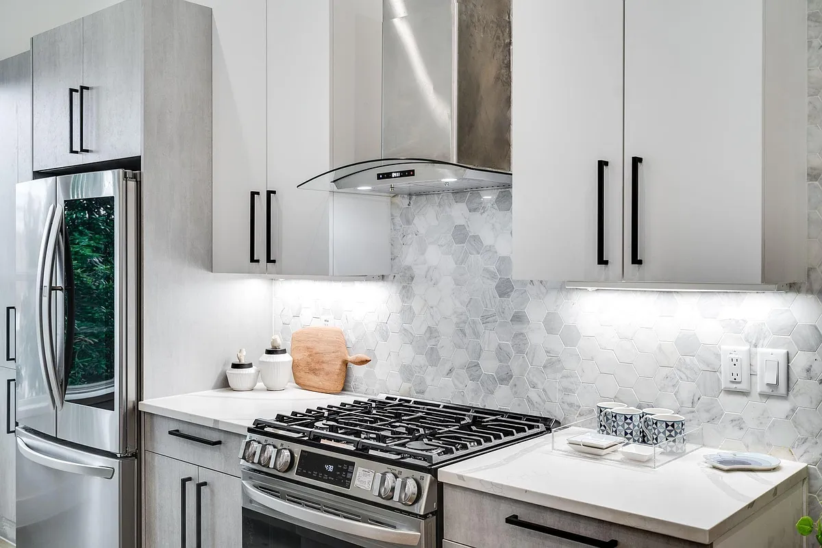 Photo 2 of 17 - 4208 Live Oak St #102 - Dallas, TX Building Photo - 4208 Live Oak St #102