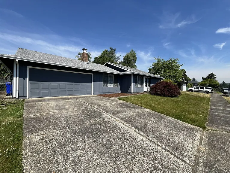 687 SE Barnes Ave — Photo 4