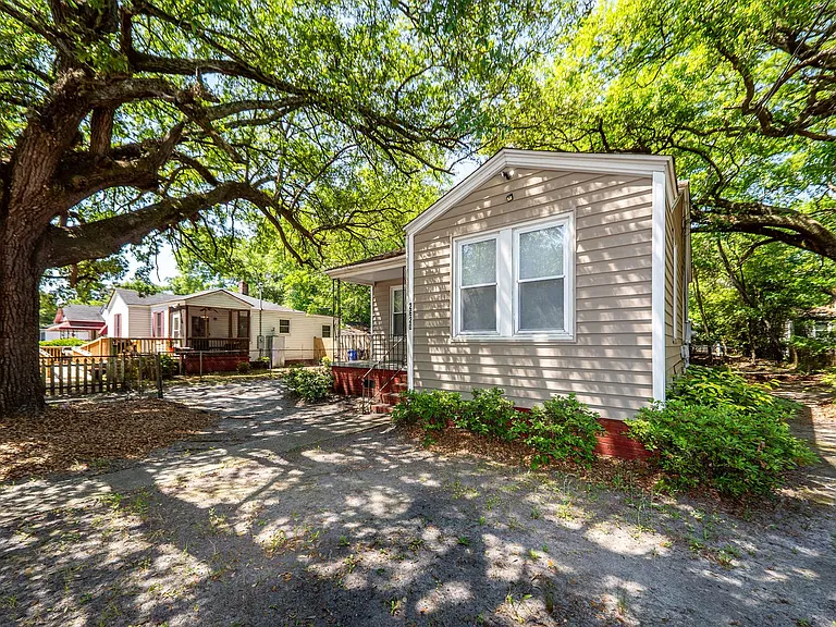 2620 Woodlawn Ave — Photo 31