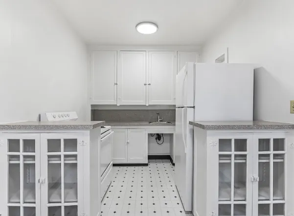 2128 SE Hawthorne Blvd - Caldwell Apartments — Photo 12