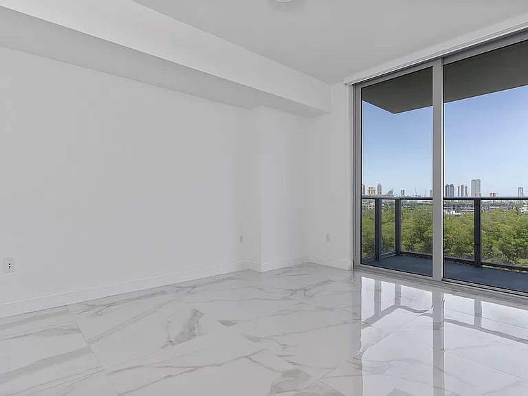 16385 Biscayne Blvd #717 — Photo 19
