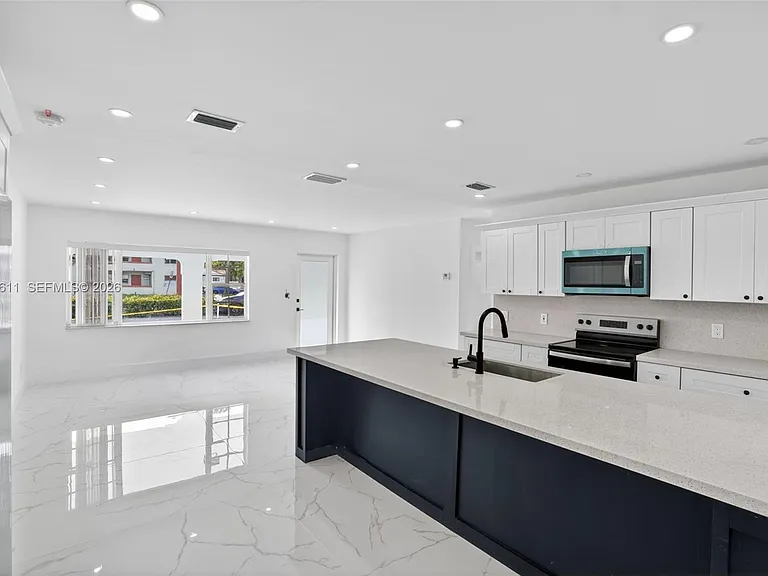 1920 SW 67th Ave — Photo 14