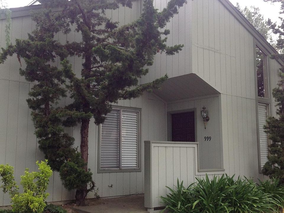 1st image of 999 Lakeshire Ct