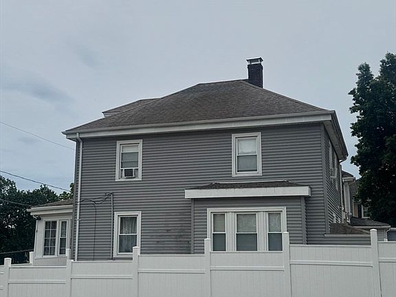 4th image of 103 Manomet St