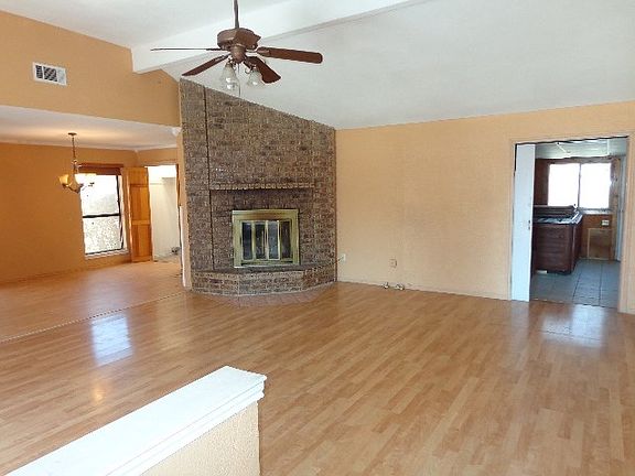 2nd image of 833 Baxter Dr