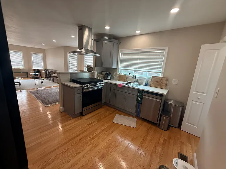 42 Ashland St — Photo 8