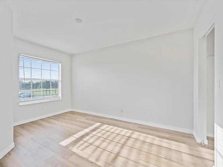 2106 SE Grand Dr — Photo 14