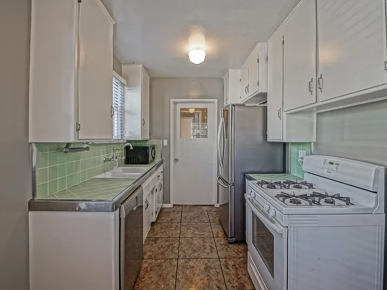 14226 Isis Ave — Photo 13
